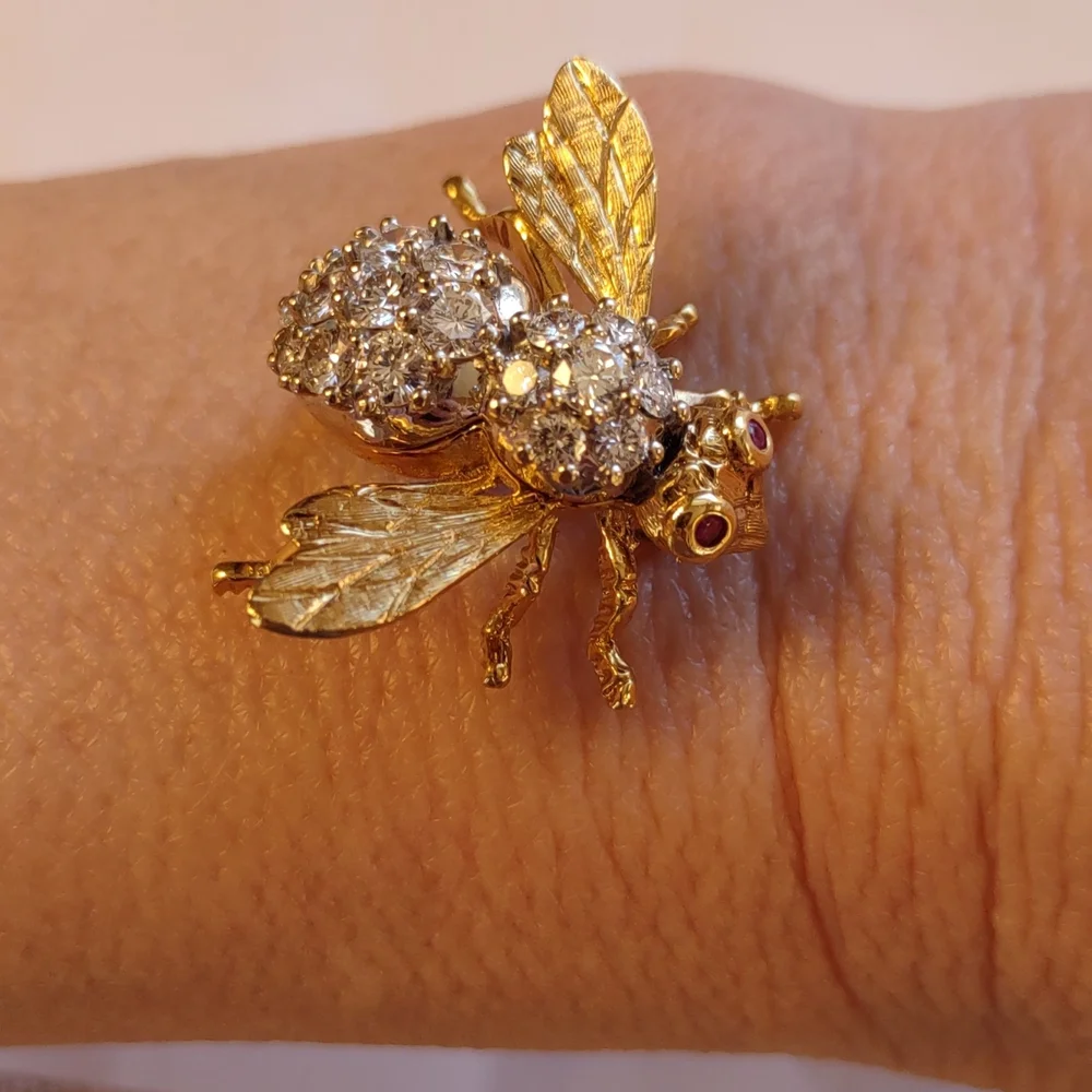 Diamond Bee pin brooch Ruby eyes, 18k yellow gold, Herbert Rosenthal Natural